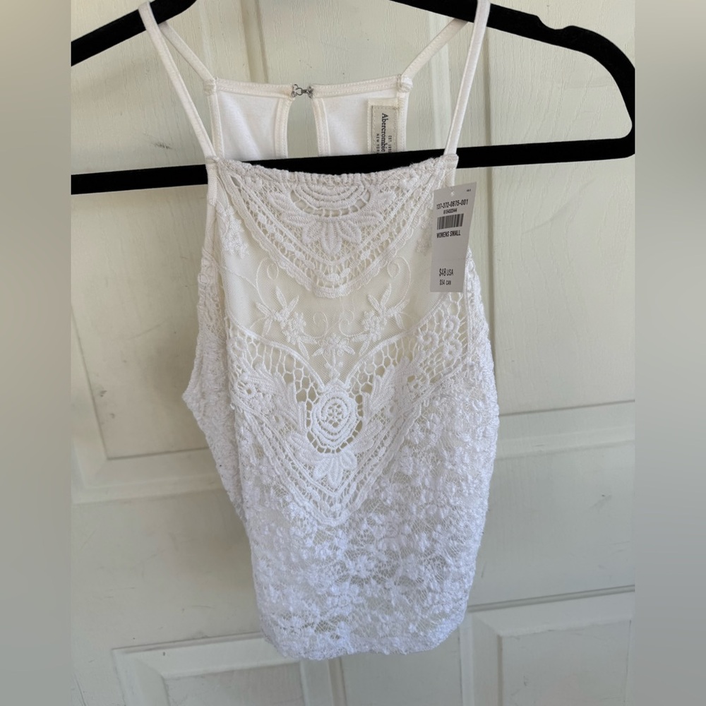 NWT Abercrombie & Fitch lace crochet cropped top - Size S